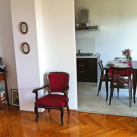 Apartment Maja *